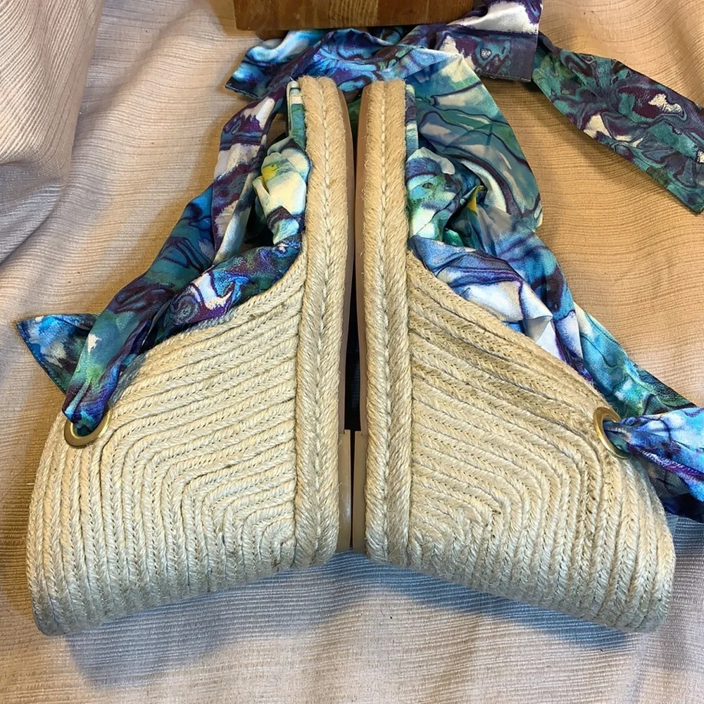 BCBG Generation NWT wedge silky wrap around scarf